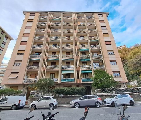 Appartamento da ristrutturare in viale virginia centurione bracelli 44a, Genova
