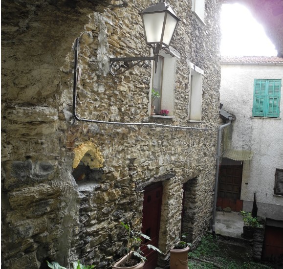 Appartamento da ristrutturare in via palestro 10, Cosio di Arroscia