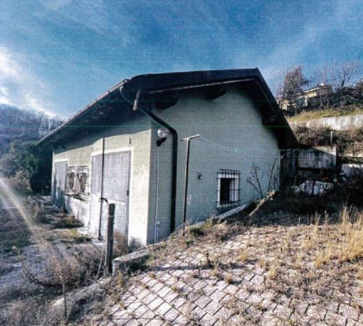 Magazzino da ristrutturare in via caffaro snc, Serra Ricc