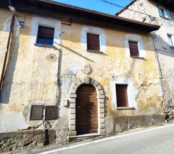 Appartamento da ristrutturare in via unico 3, Gozzano