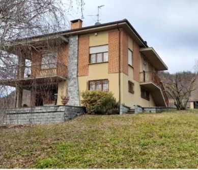 Villa con giardino in frazione pragasso 25, Montegioco