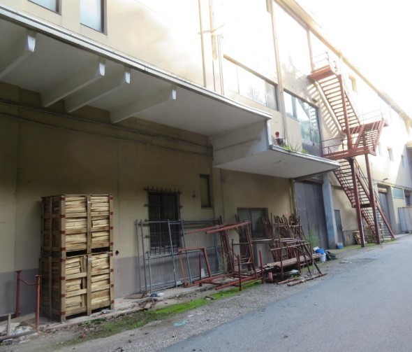 Capannone da ristrutturare in via piano 81, Isola del Cantone