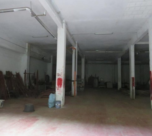 Capannone da ristrutturare in via piano 81, Isola del Cantone