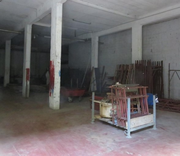 Capannone da ristrutturare in via piano 81, Isola del Cantone