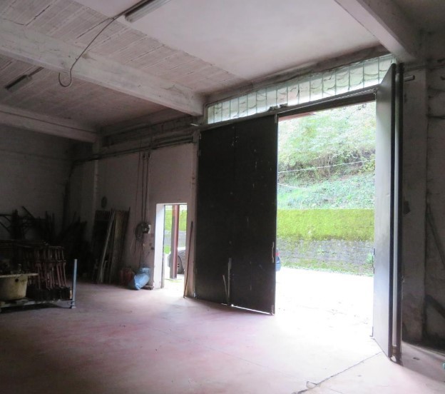 Capannone da ristrutturare in via piano 81, Isola del Cantone