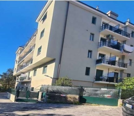 Magazzino in vendita in via livorno 14, Genova