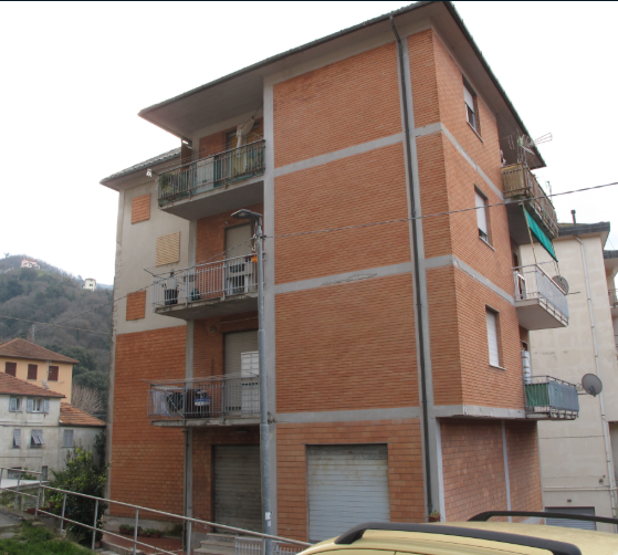 Locale commerciale da ristrutturare in via alessandro magnasco 1, Serra Ricc