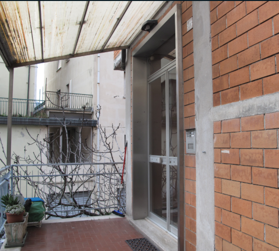 Locale commerciale da ristrutturare in via alessandro magnasco 1, Serra Ricc