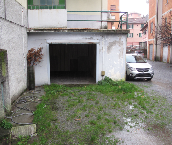 Posto auto coperto da ristrutturare in via fratelli canepa 48a, Serra Ricc