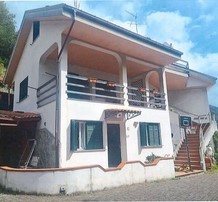Villa con giardino in via di monte acuto 2, Toirano