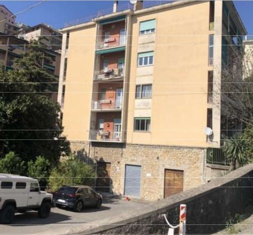Locale commerciale da ristrutturare in via remigio zena 9 r, Genova