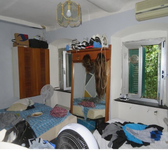 Trilocale da ristrutturare in via celesia 63, Genova