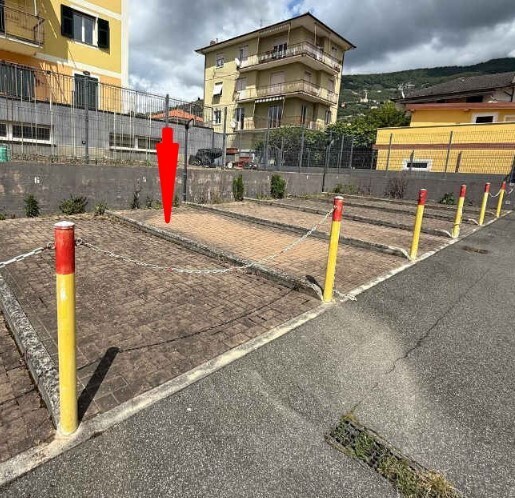 Posto auto scoperto da ristrutturare in via alla basilica dei fieschi 2/a, Cogorno