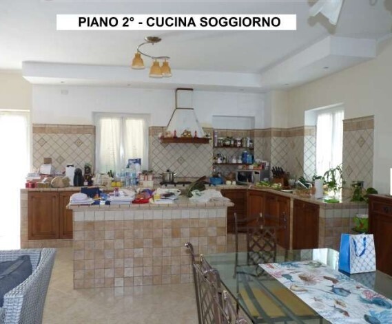 Villa con giardino in via cassogna snc, Camporosso