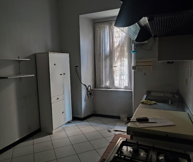 Appartamento da ristrutturare in via enrico porro 1, Genova