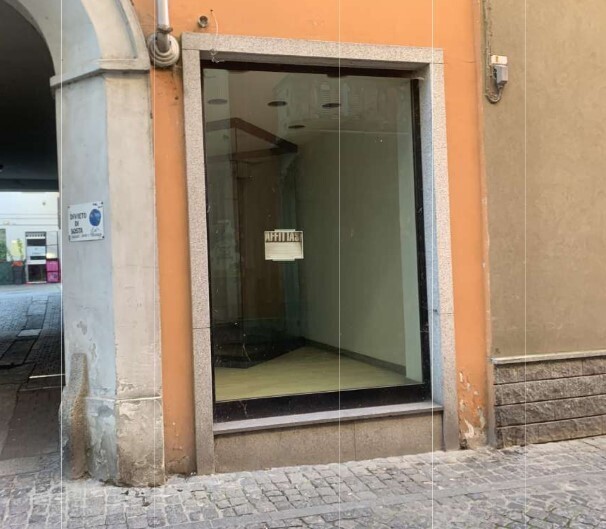 Locale commerciale da ristrutturare in via roma 11, Valenza