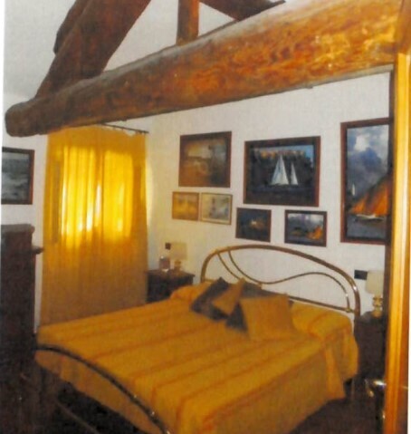 Appartamento con terrazzo in vico delle compere 2, Genova