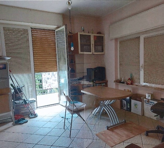 Appartamento con terrazzo in piazza camillo sbarbaro 16, Spotorno