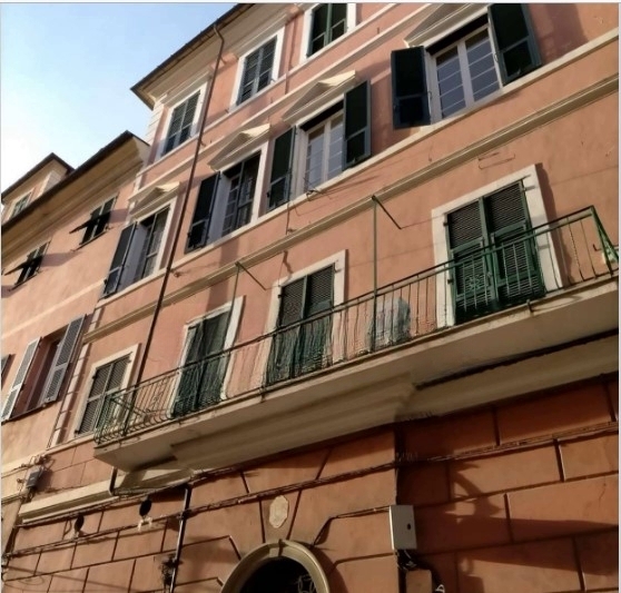 Appartamento con giardino in via felice cascione 30, Imperia