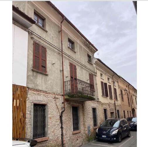 Casa indipendente con terrazzo in via montebello 64, Sale