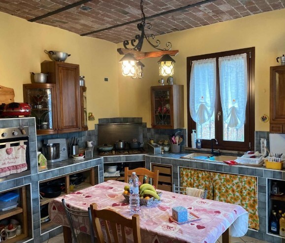 Casa indipendente con terrazzo in via montebello 64, Sale