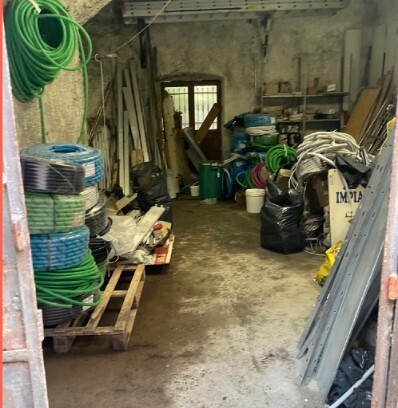 Magazzino da ristrutturare in via fereggiano 81 r, Genova