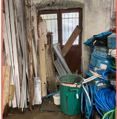 Magazzino da ristrutturare in via fereggiano 81 r, Genova