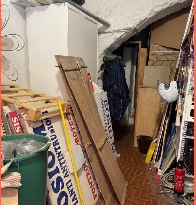 Magazzino da ristrutturare in via fereggiano 81 r, Genova