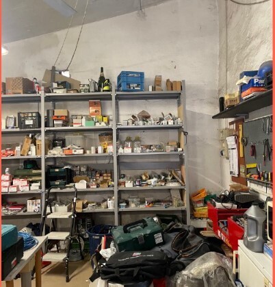 Magazzino da ristrutturare in via fereggiano 81 r, Genova