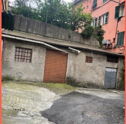 Magazzino da ristrutturare in via fereggiano 81 r, Genova