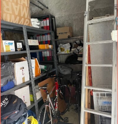 Magazzino da ristrutturare in via fereggiano 81 r, Genova