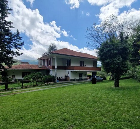 Villa con giardino in via alla mora 18, Calizzano