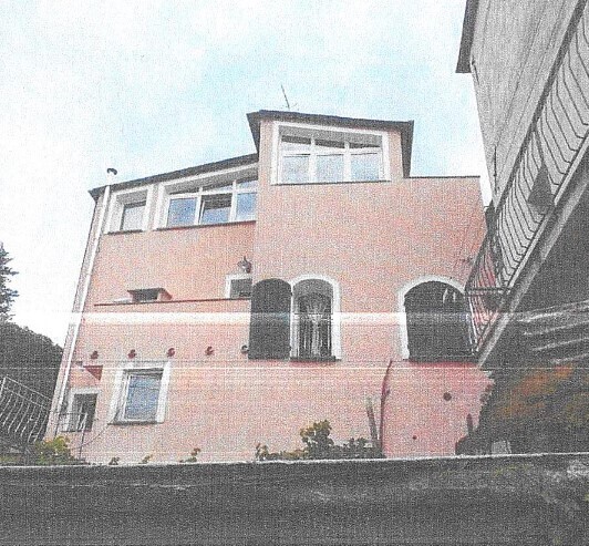 Villa con terrazzi in via della torre 113, Imperia
