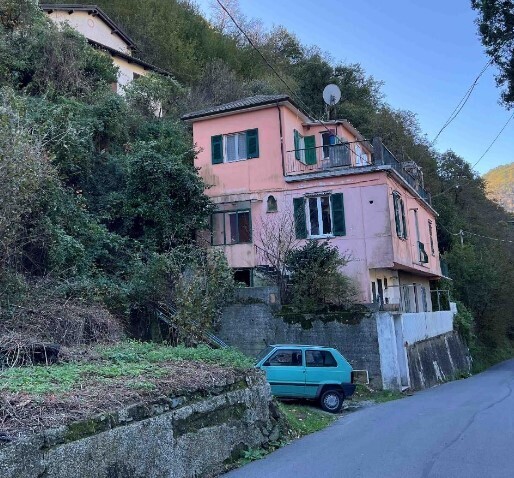 Appartamento con giardino in via san carlo di cese 36h, Genova