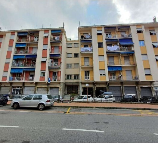 Quadrilocale da ristrutturare in via del commercio 13, Genova