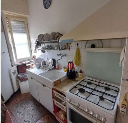 Quadrilocale da ristrutturare in via del commercio 13, Genova