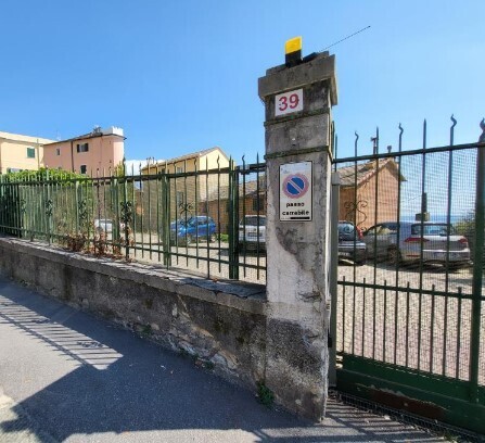 Posto auto scoperto da ristrutturare in via donato somma 39 r, Genova