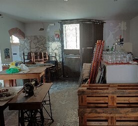 Locale commerciale da ristrutturare in via chiaravagna 35, Genova