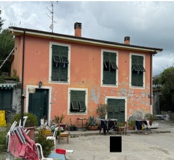 Villa con giardino in localit� tirolo 58, Bolano