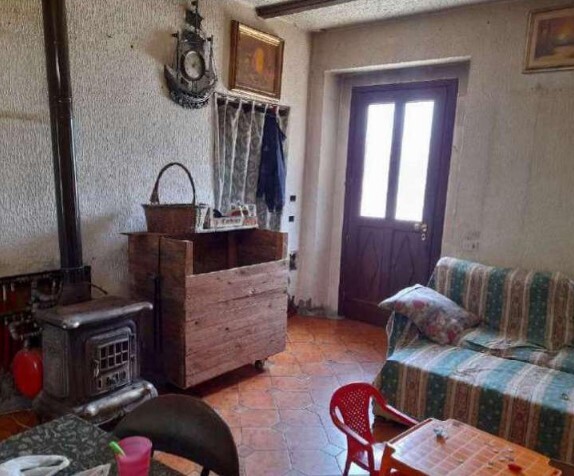 Casa indipendente da ristrutturare in via tortona 43, Sale
