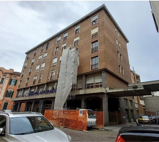 Locale commerciale in vendita in via camillo cavour 19, Alessandria