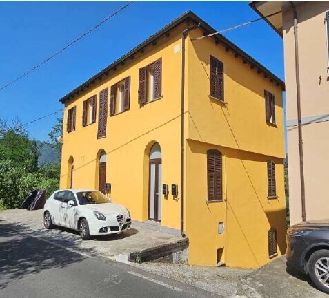 Casa indipendente con terrazzo in via aldo moro 22, Follo