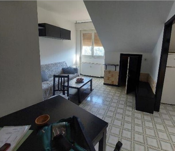 Trilocale da ristrutturare in via isorelle 3/2, Savignone