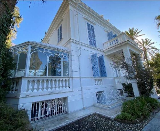 Villa con giardino in corso garibaldi 35, Ospedaletti