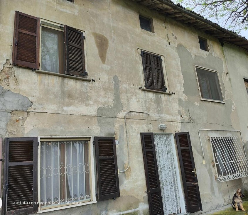 Casa indipendente da ristrutturare in via orti grandi 8, Sale