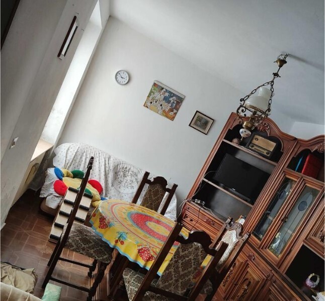 Casa indipendente da ristrutturare in via orti grandi 8, Sale