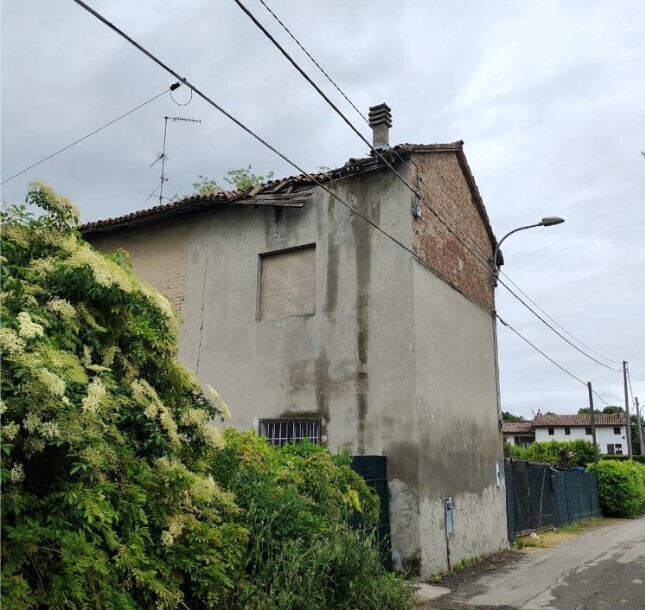 Casa indipendente da ristrutturare in via orti grandi 8, Sale