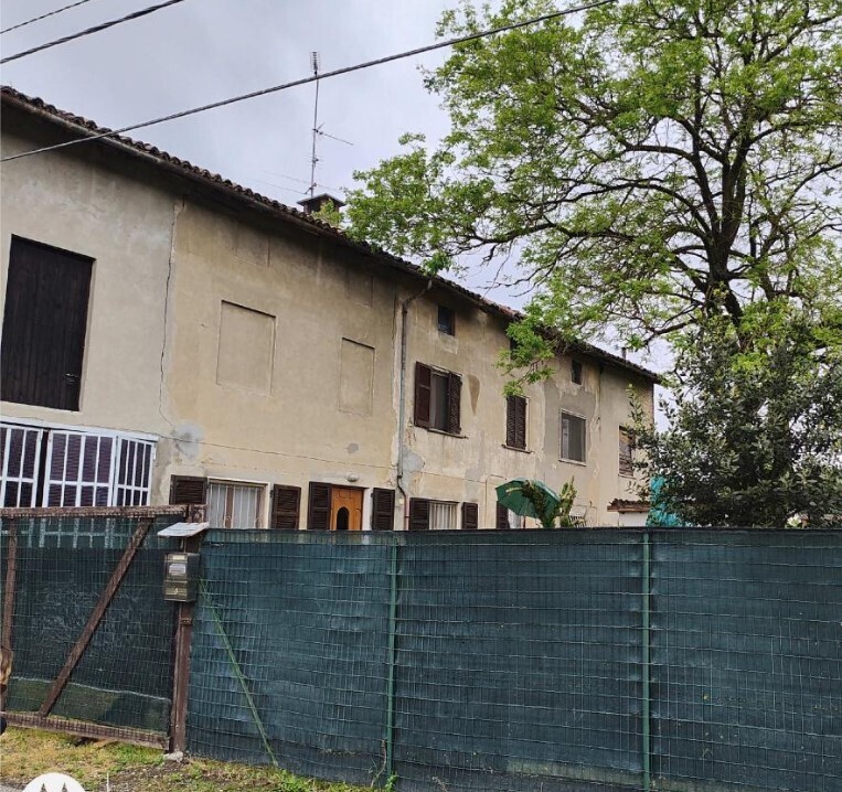 Casa indipendente da ristrutturare in via orti grandi 8, Sale