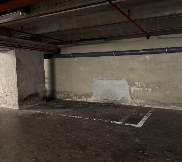 Posto auto coperto in vendita in via fieschi 15, Genova