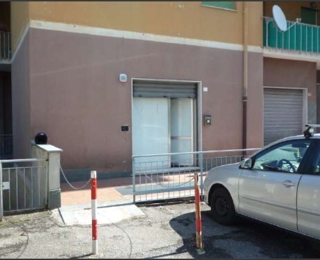 Locale commerciale da ristrutturare in via di creto 15 r, Genova